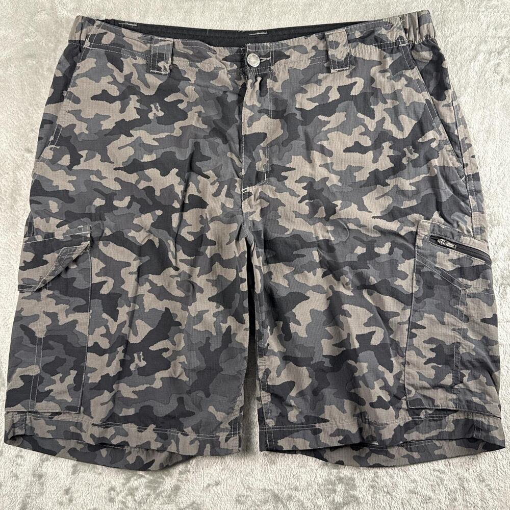 Columbia Camo Camoflauge Cargo Shorts Fishing Outdoors Hiking Casual Size 34.